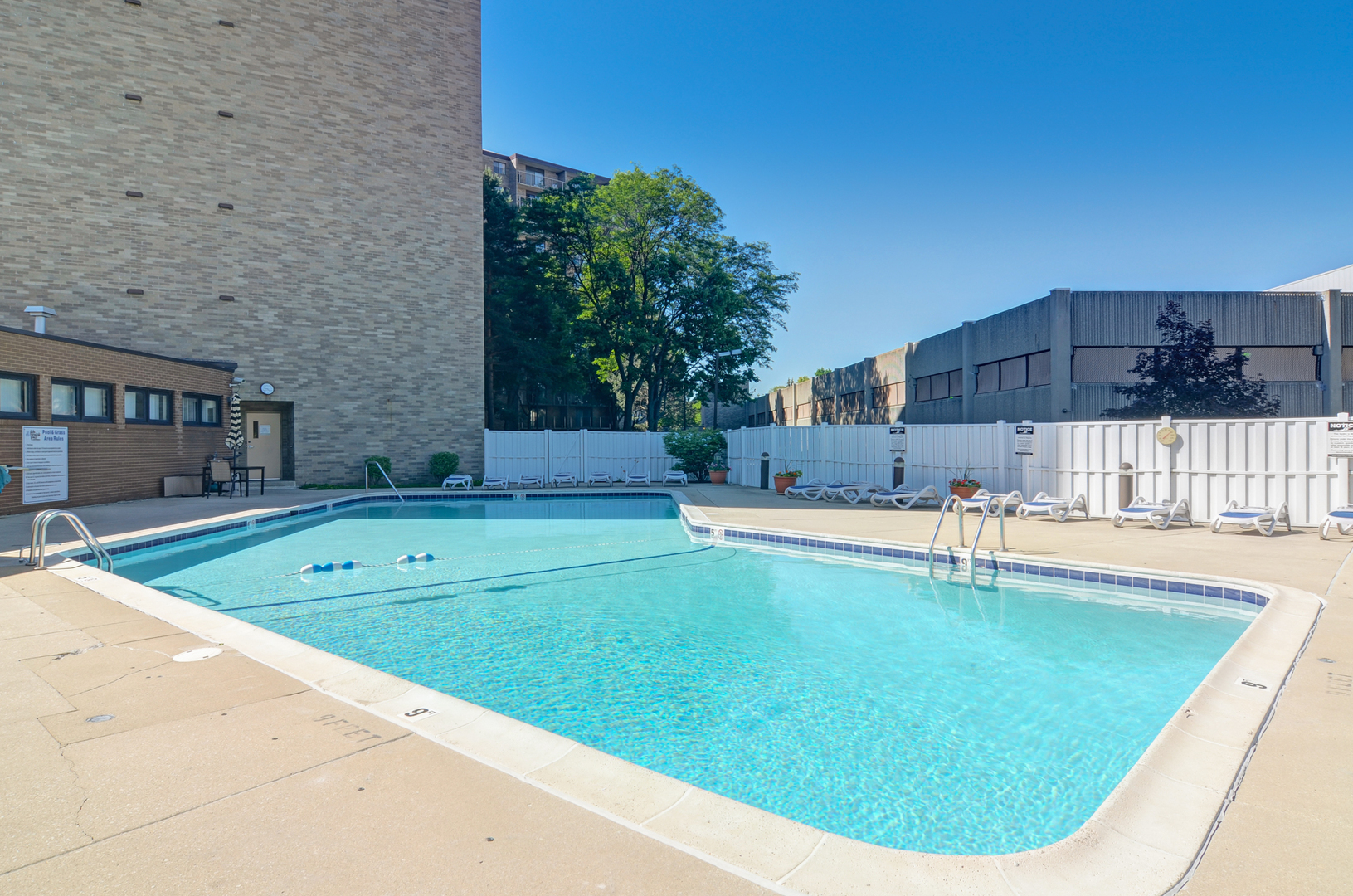 6340 Americana Drive #414, Willowbrook, IL 60527