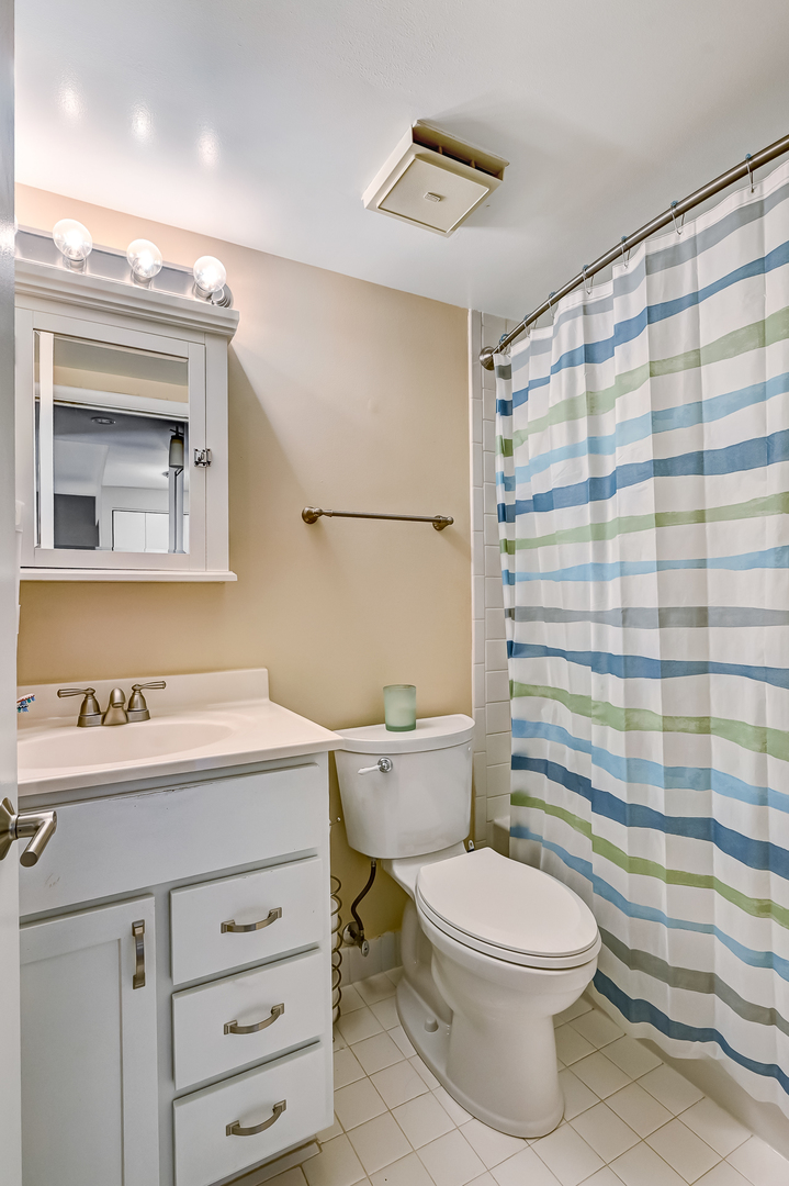 6340 Americana Drive #414, Willowbrook, IL 60527