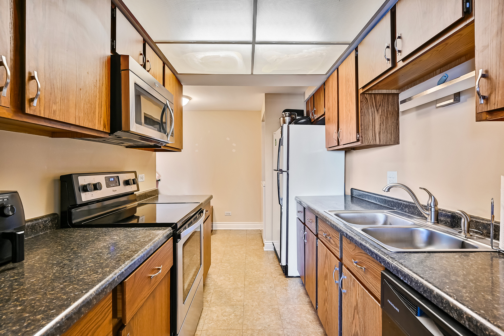 6340 Americana Drive #414, Willowbrook, IL 60527