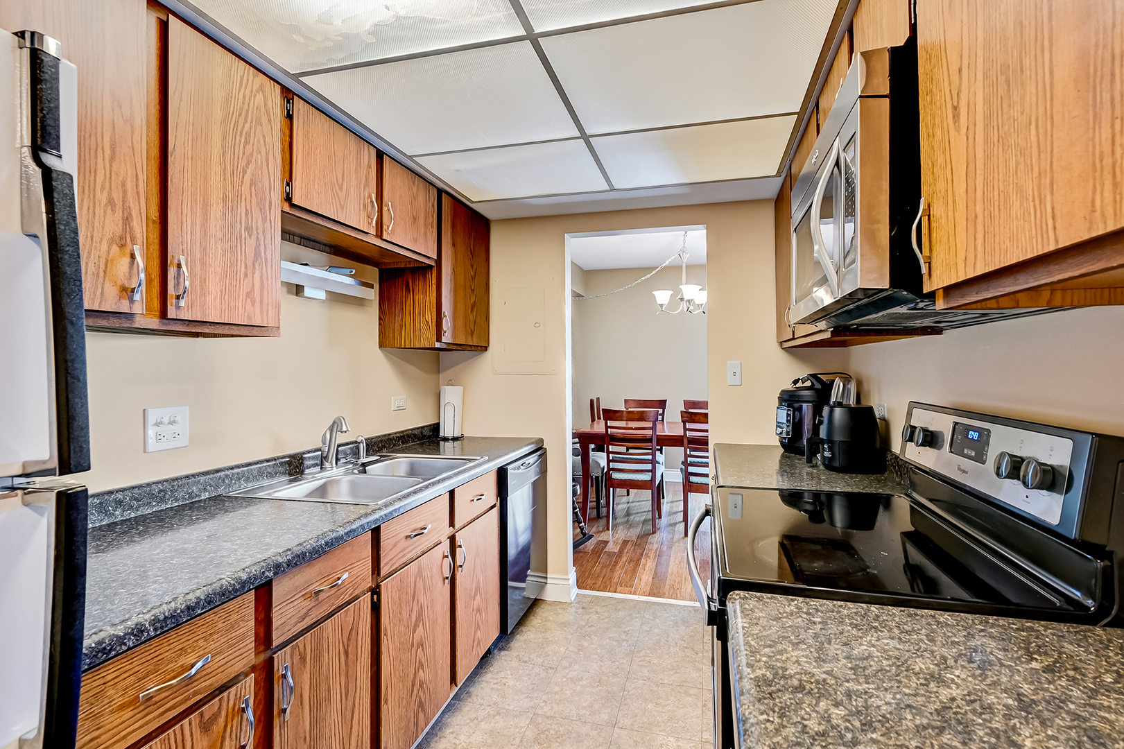 6340 Americana Drive #414, Willowbrook, IL 60527