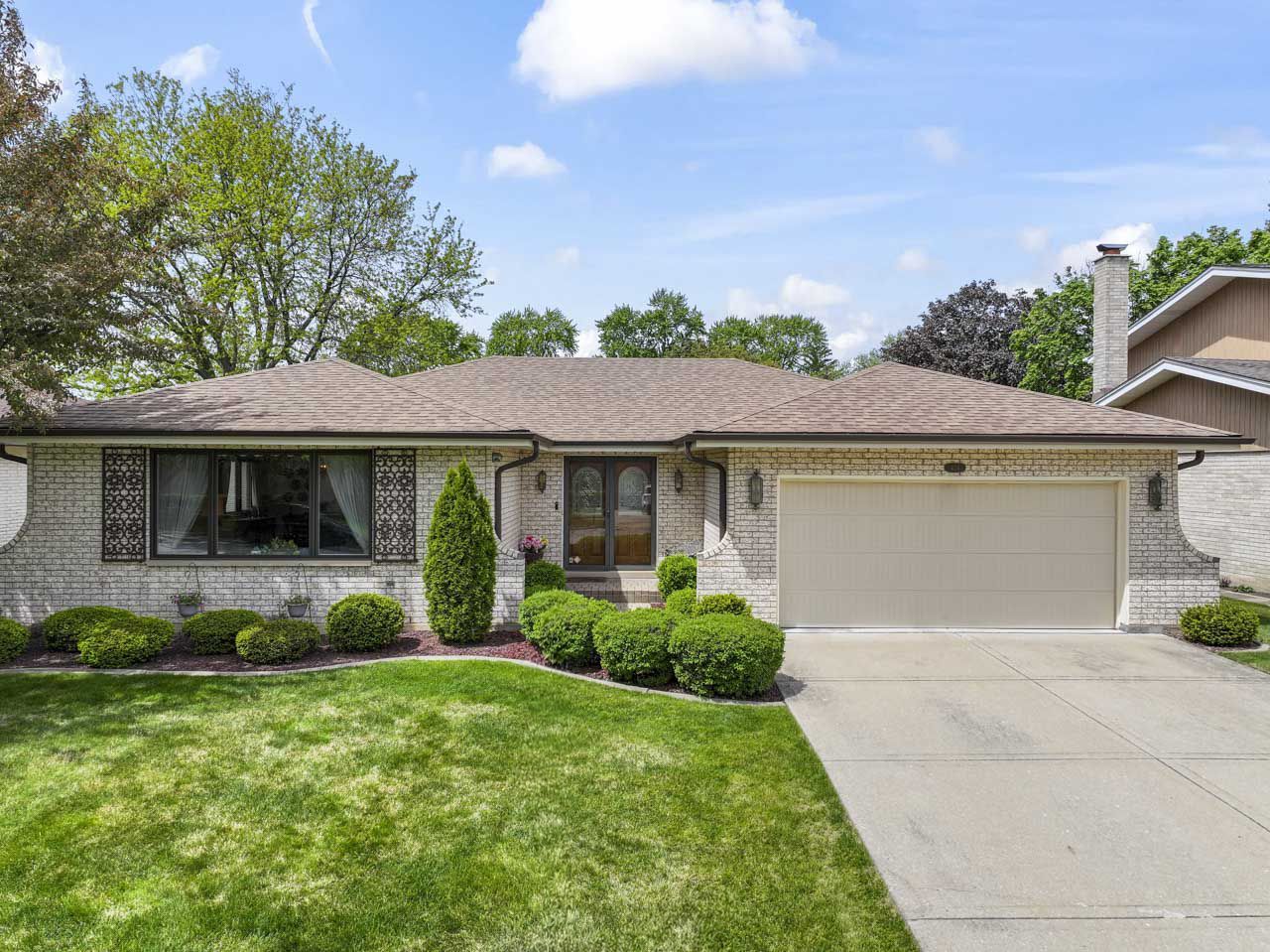 404 S Helena Avenue, Mount Prospect, IL 60056
