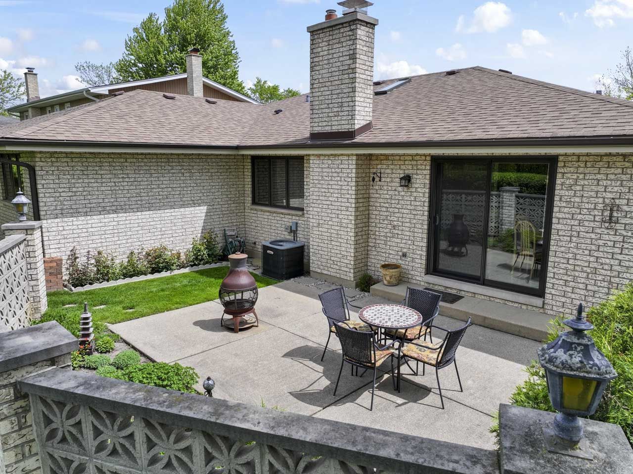 404 S Helena Avenue, Mount Prospect, IL 60056