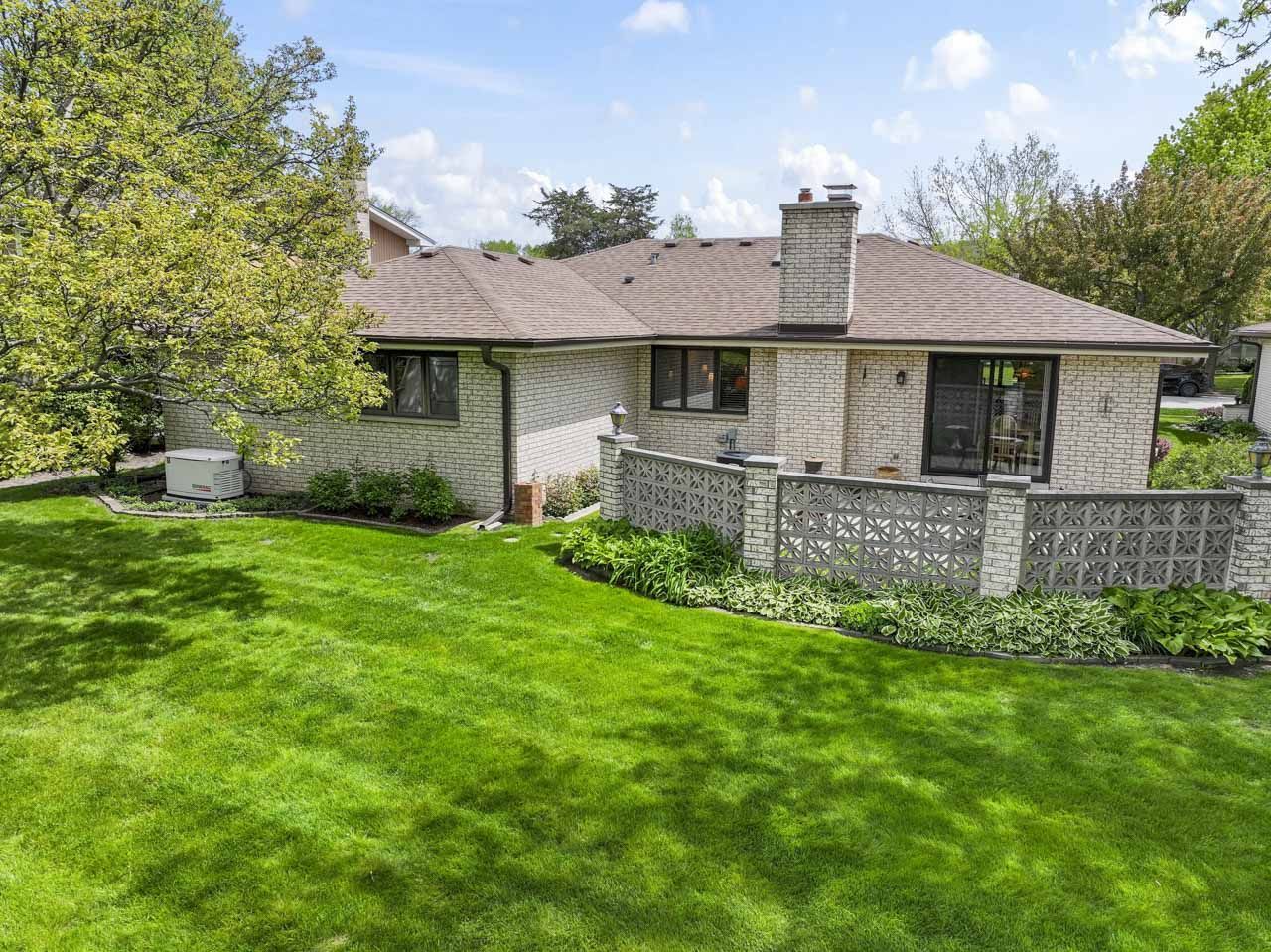 404 S Helena Avenue, Mount Prospect, IL 60056