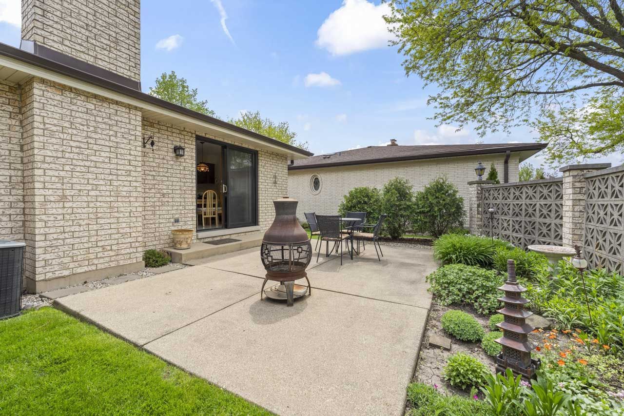 404 S Helena Avenue, Mount Prospect, IL 60056