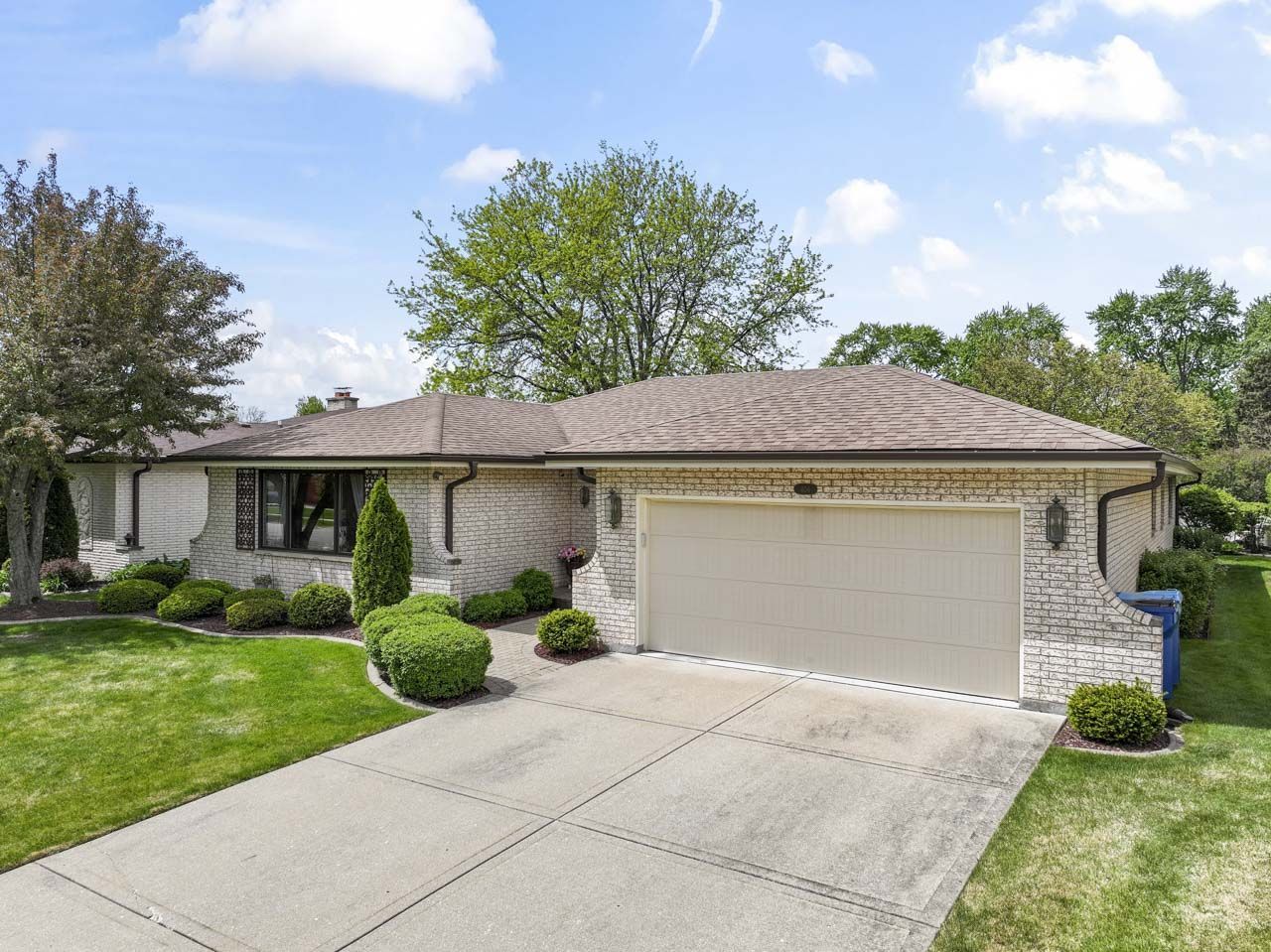 404 S Helena Avenue, Mount Prospect, IL 60056
