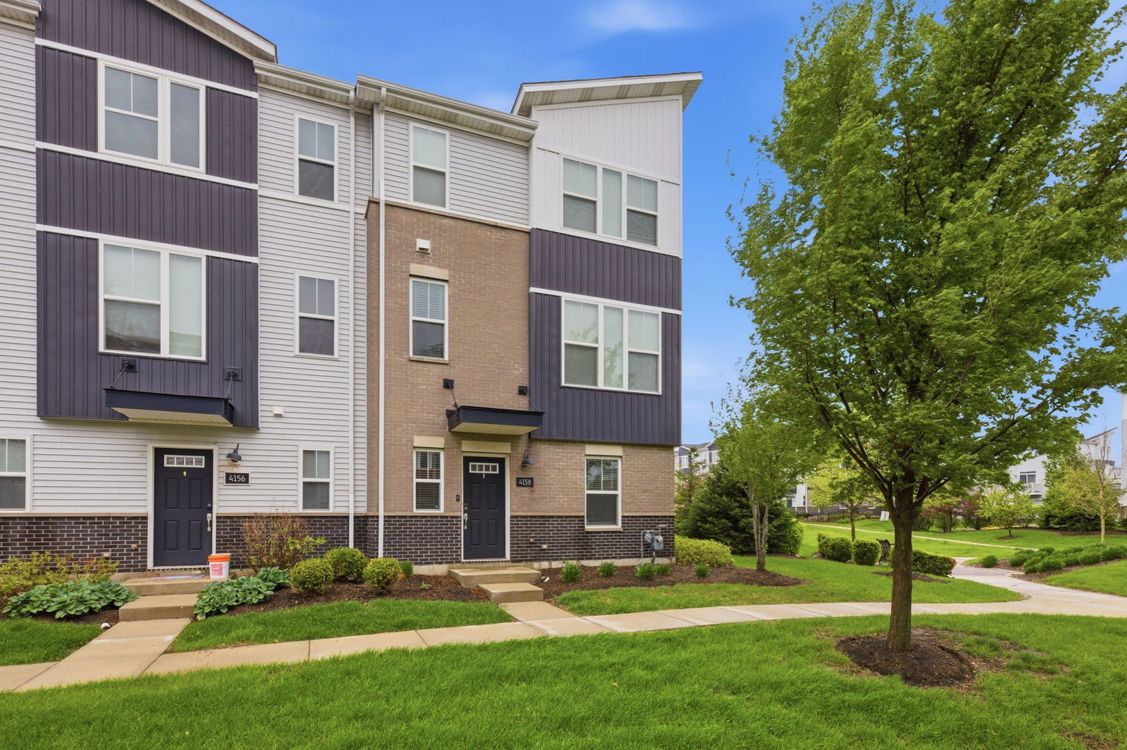 4158 Irving Road, Aurora, IL 60504