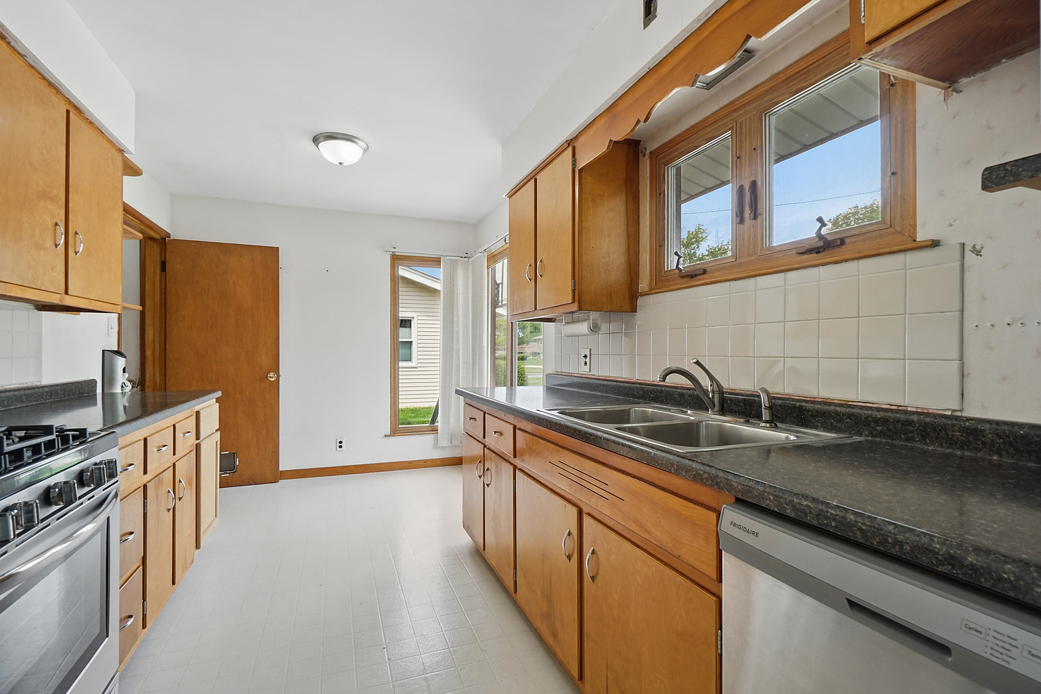 1028 Cherokee Place, Lemont, IL 60439