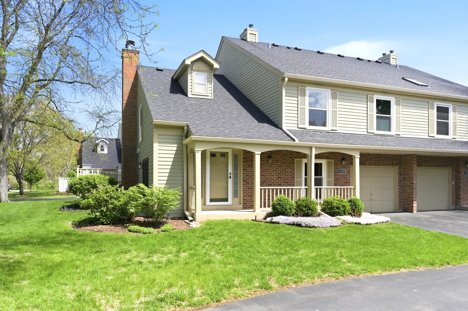 1324 Queensgreen Circle, Naperville, IL 60563