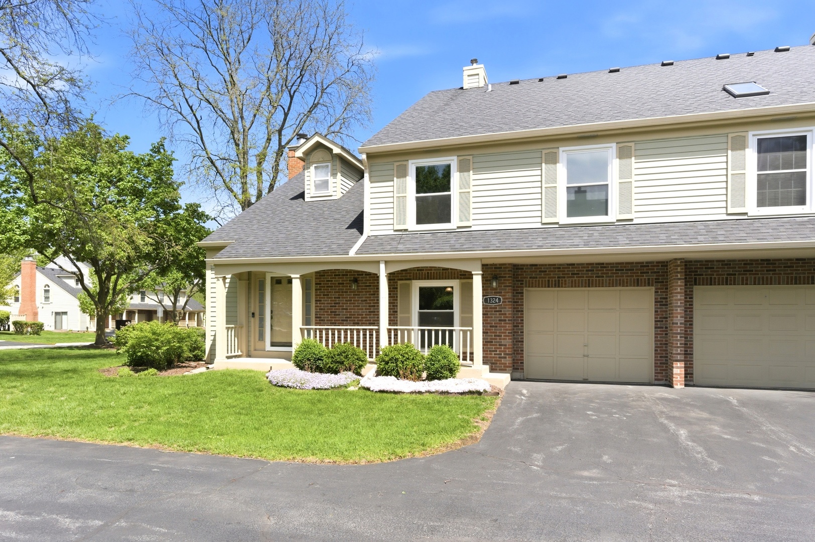 1324 Queensgreen Circle, Naperville, IL 60563