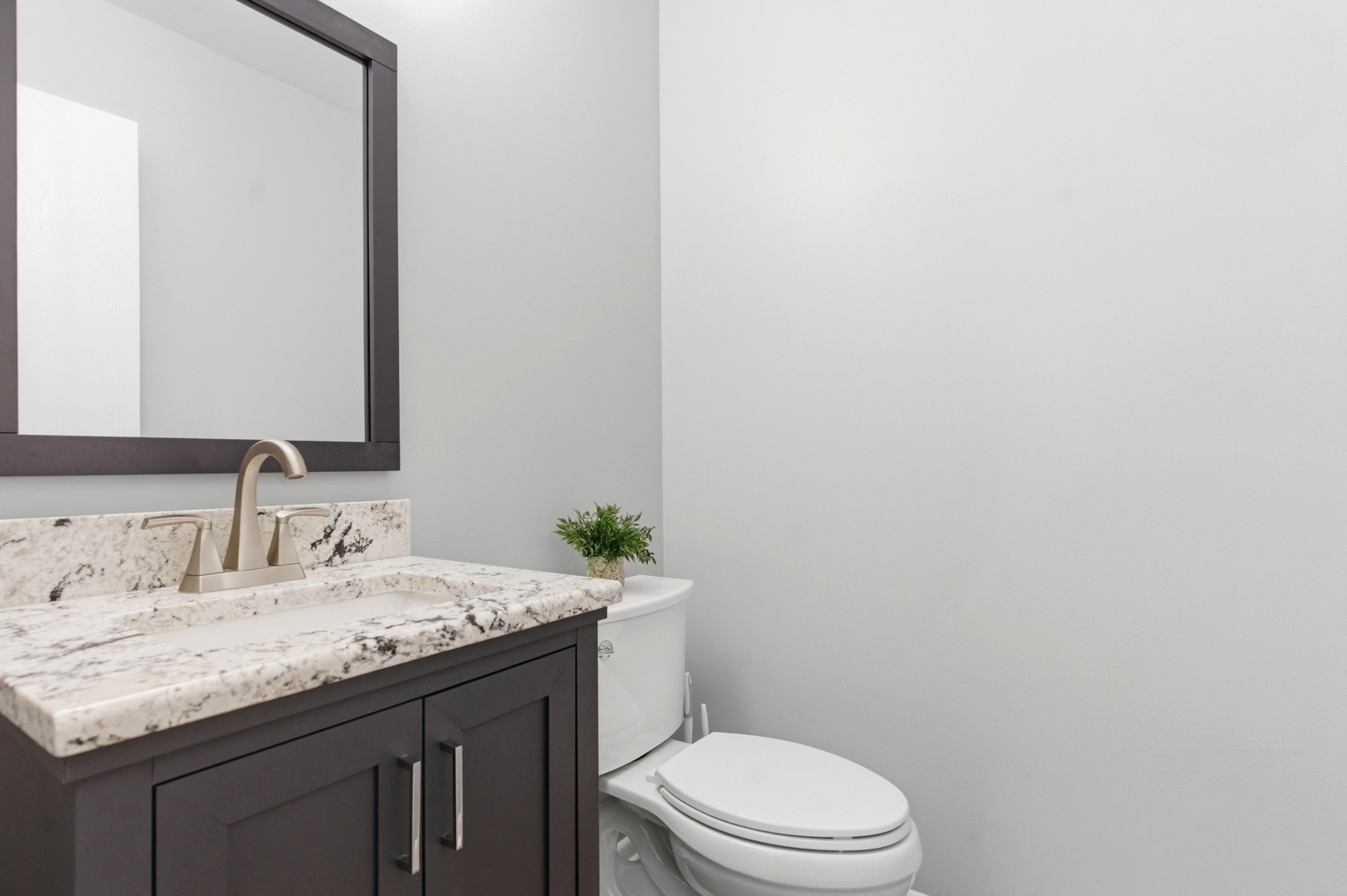 1324 Queensgreen Circle, Naperville, IL 60563