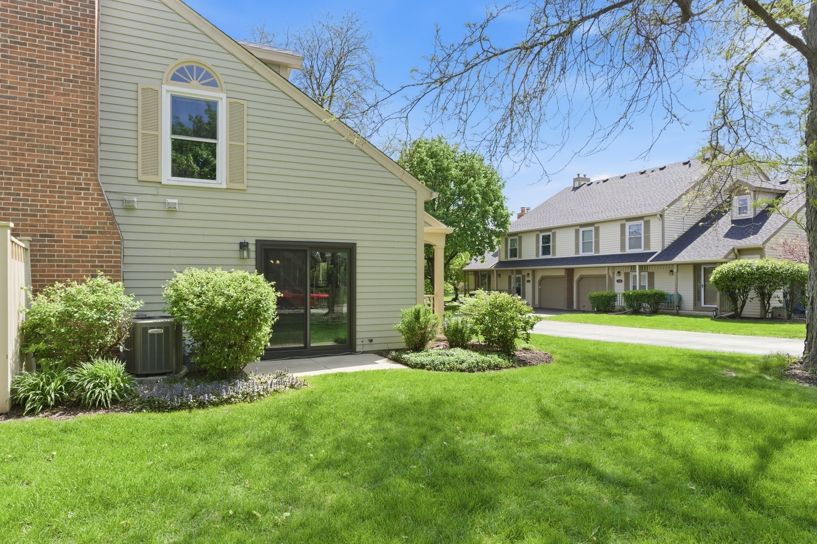 1324 Queensgreen Circle, Naperville, IL 60563