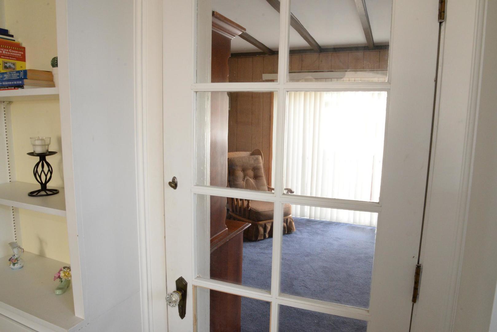 940 W Grant Drive, Des Plaines, IL 60016