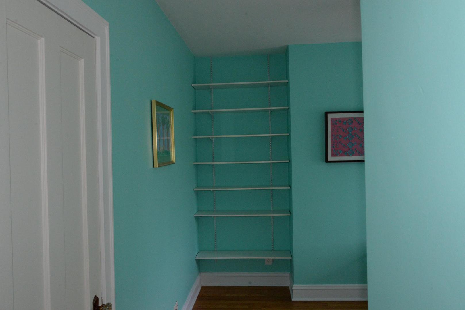 940 W Grant Drive, Des Plaines, IL 60016