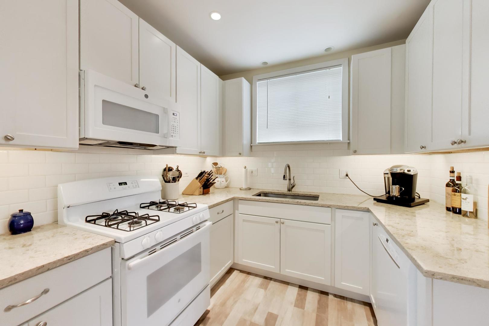 940 W Grant Drive, Des Plaines, IL 60016