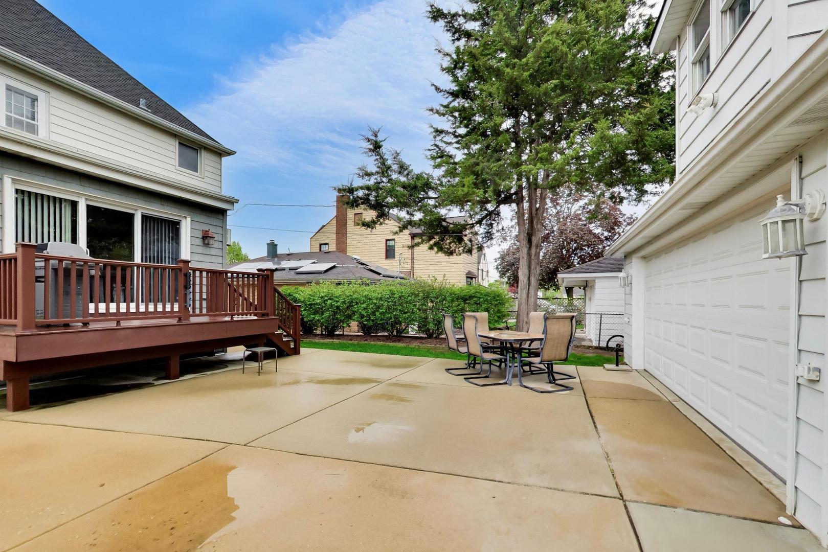 940 W Grant Drive, Des Plaines, IL 60016