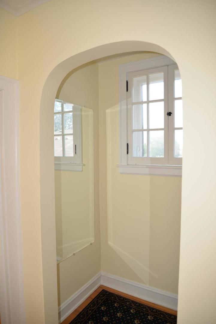 940 W Grant Drive, Des Plaines, IL 60016