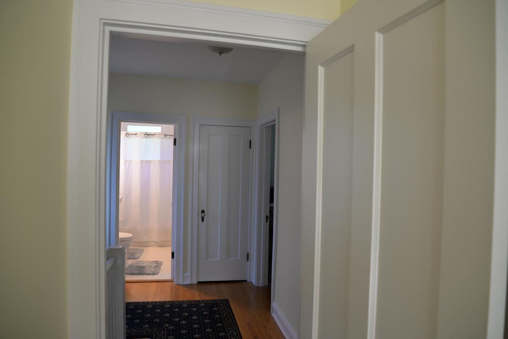 940 W Grant Drive, Des Plaines, IL 60016