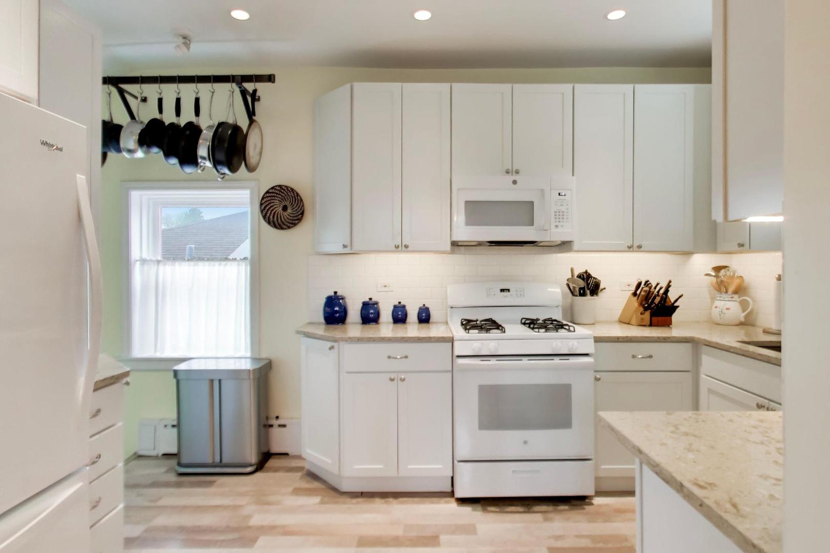 940 W Grant Drive, Des Plaines, IL 60016