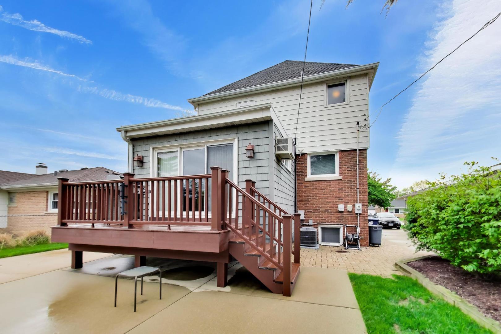 940 W Grant Drive, Des Plaines, IL 60016