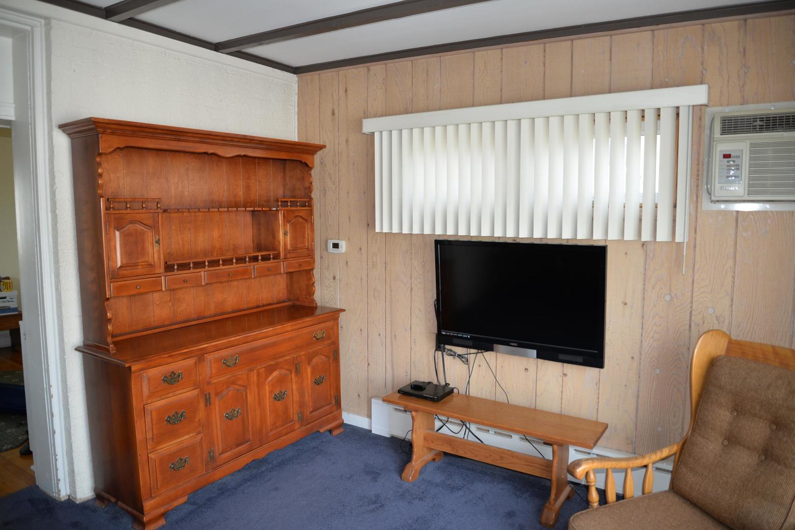 940 W Grant Drive, Des Plaines, IL 60016