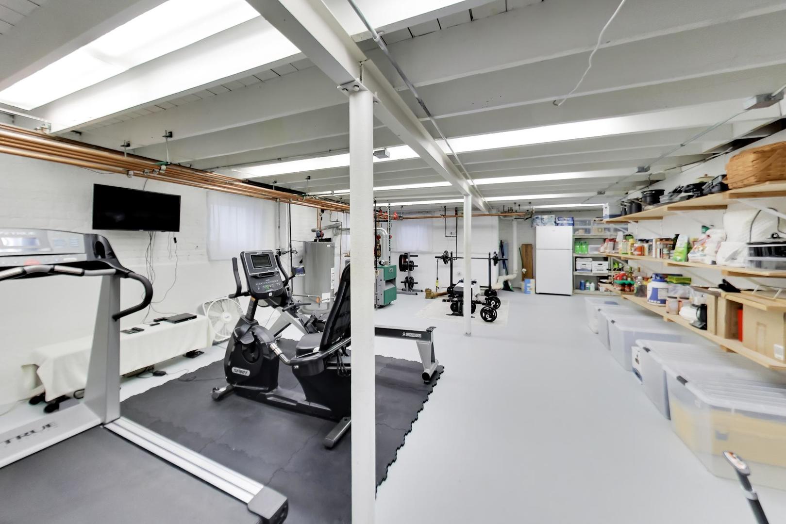 940 W Grant Drive, Des Plaines, IL 60016