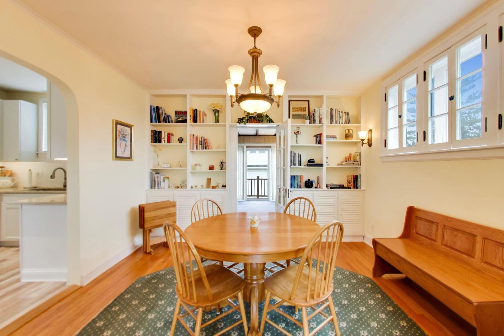 940 W Grant Drive, Des Plaines, IL 60016