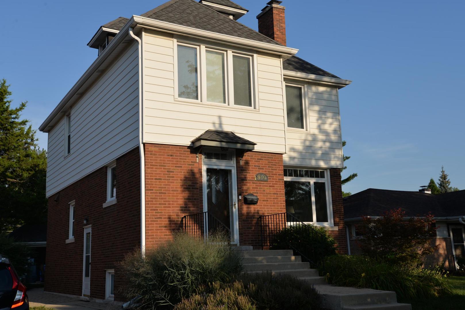 940 W Grant Drive, Des Plaines, IL 60016