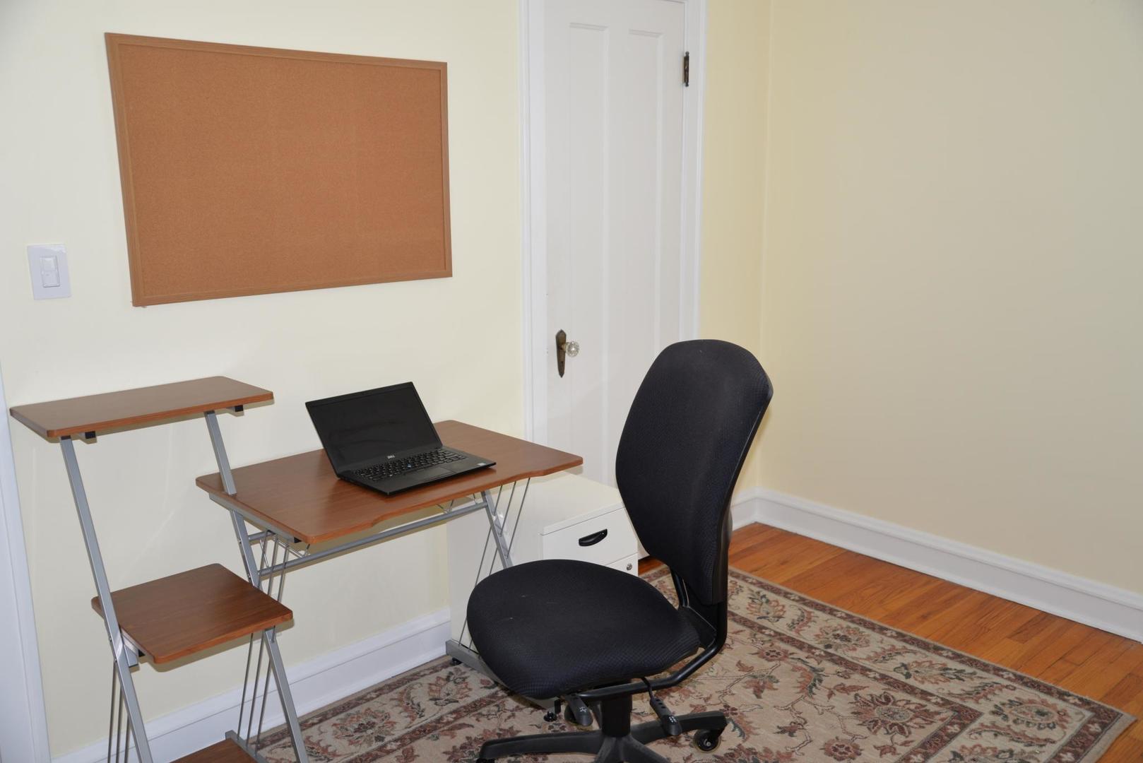 940 W Grant Drive, Des Plaines, IL 60016