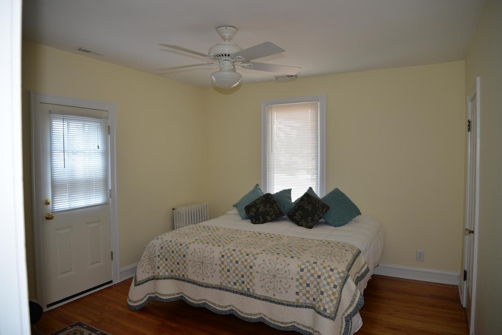 940 W Grant Drive, Des Plaines, IL 60016