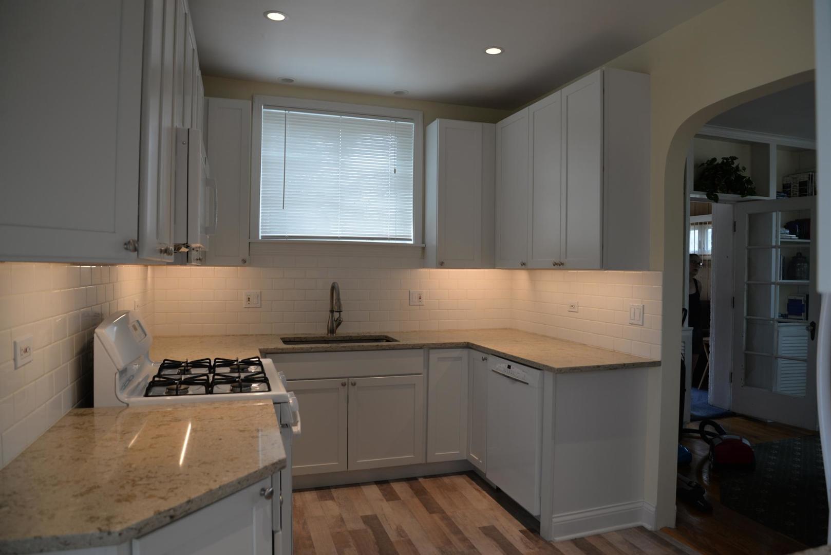 940 W Grant Drive, Des Plaines, IL 60016