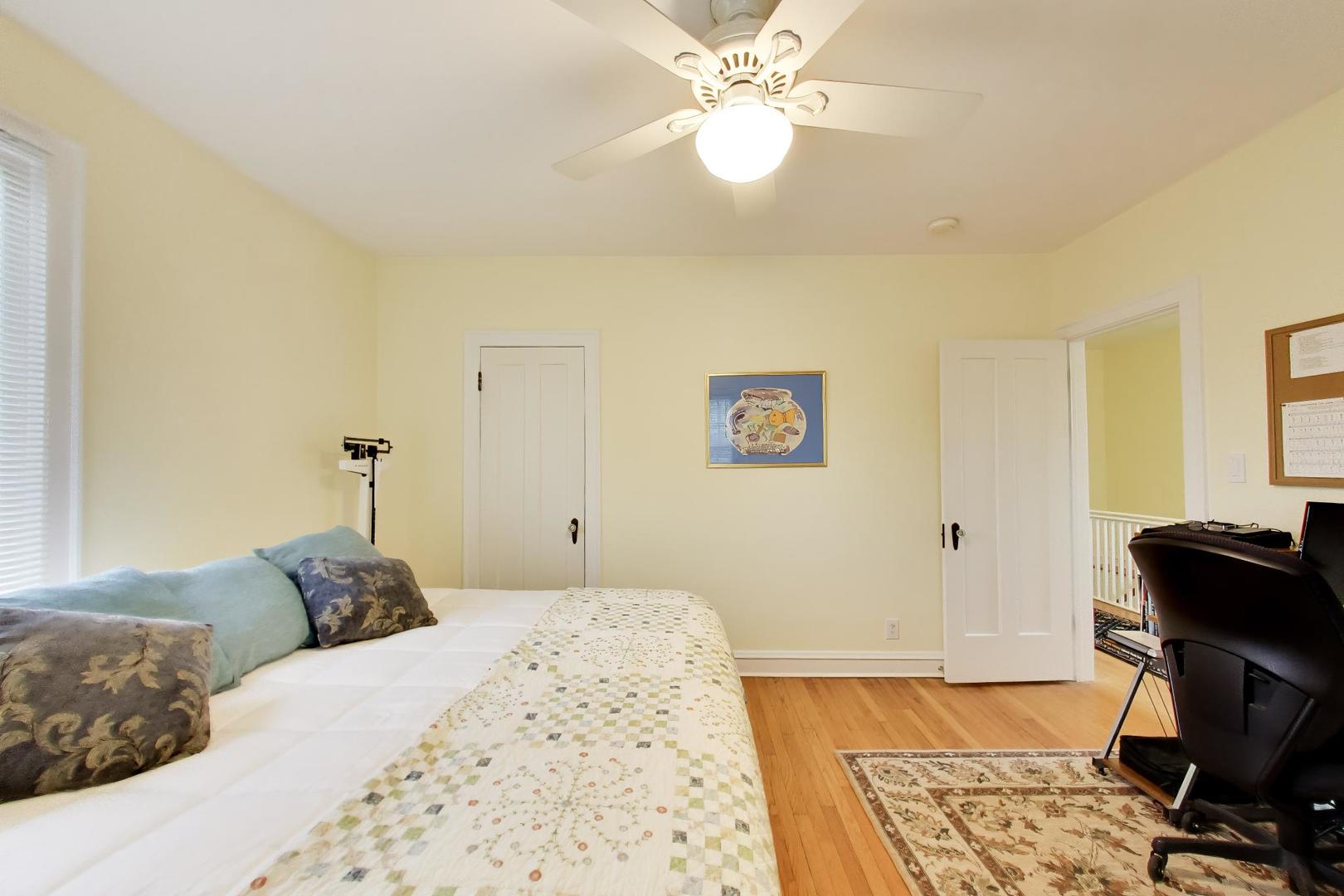 940 W Grant Drive, Des Plaines, IL 60016