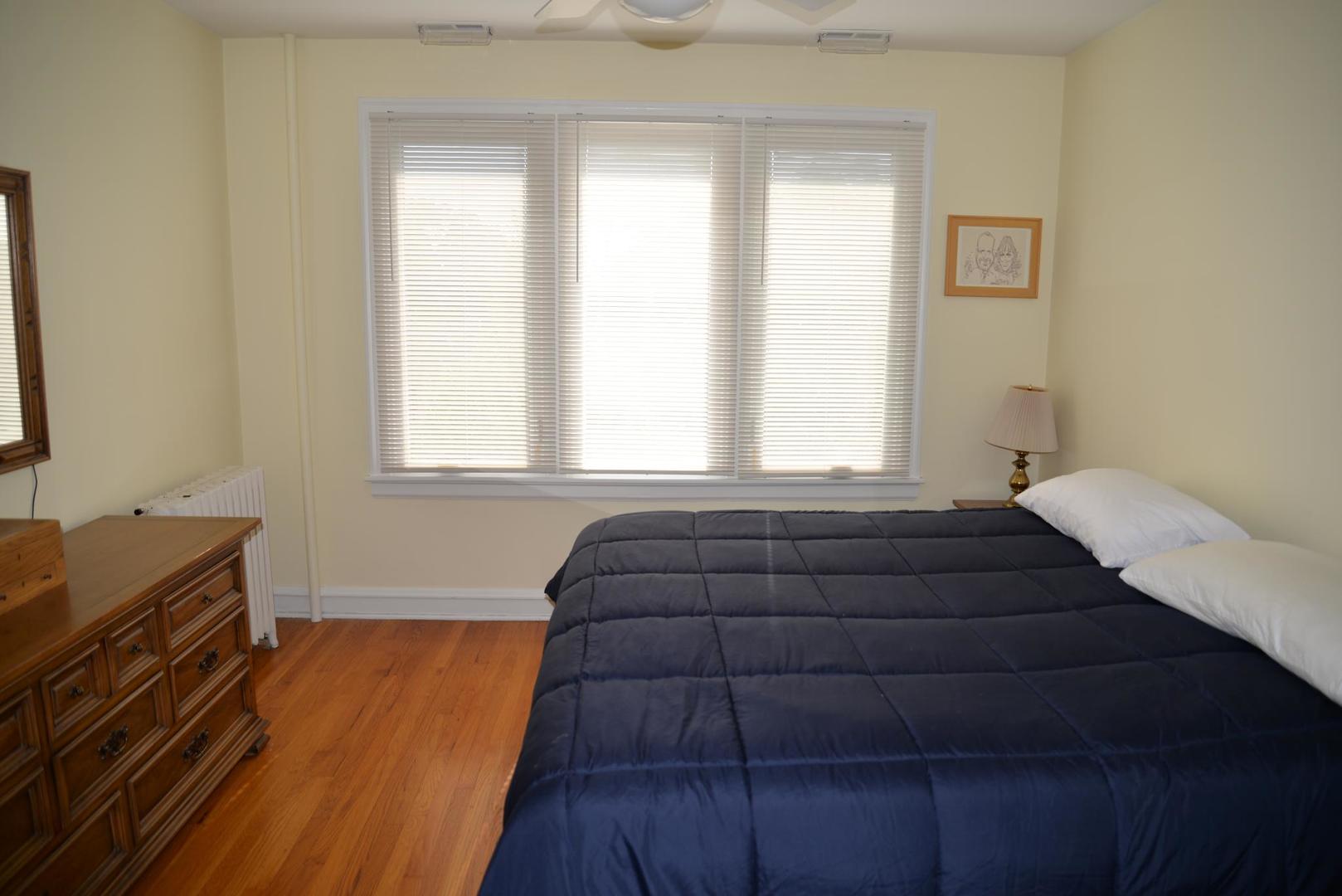 940 W Grant Drive, Des Plaines, IL 60016