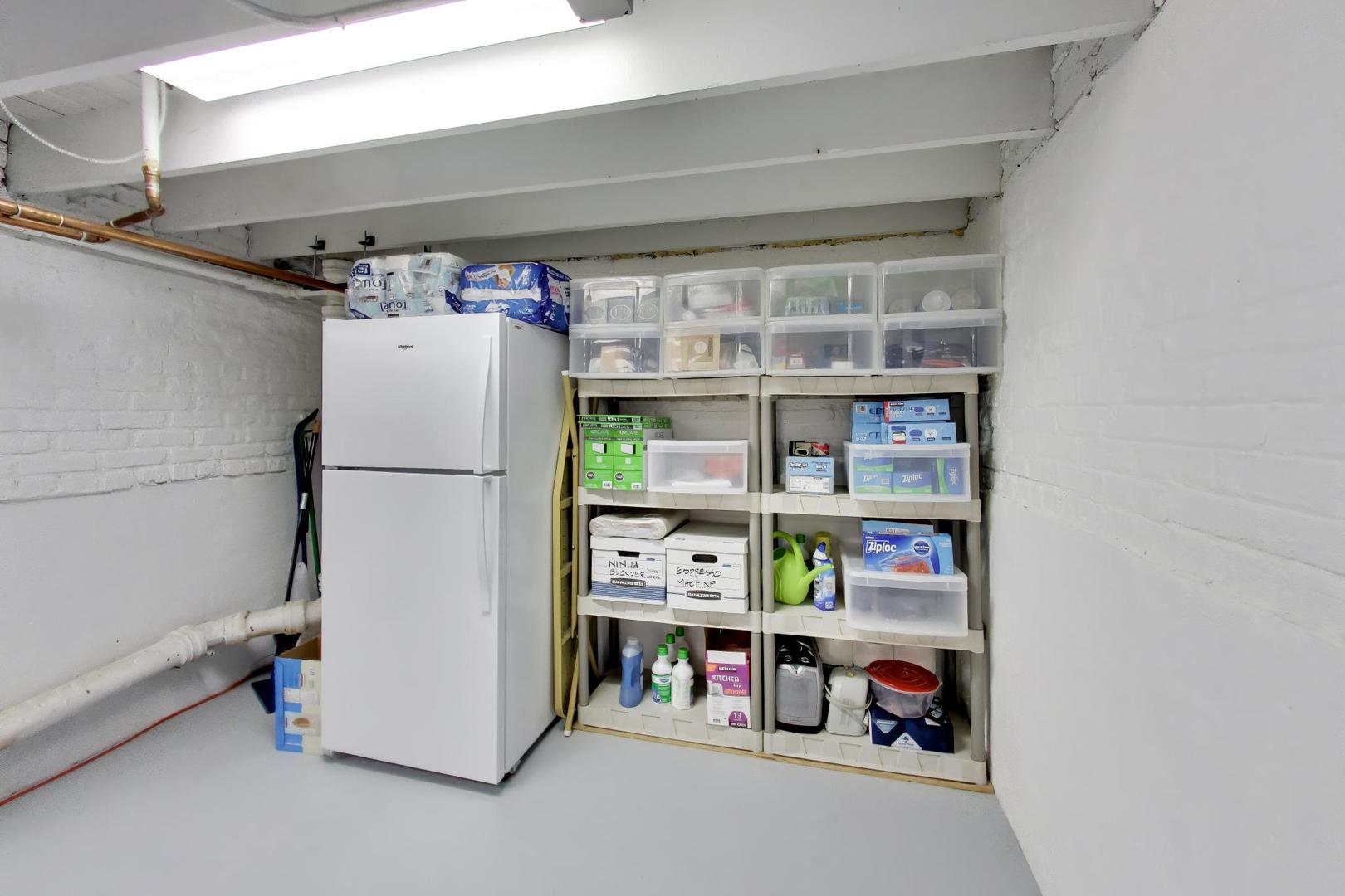 940 W Grant Drive, Des Plaines, IL 60016