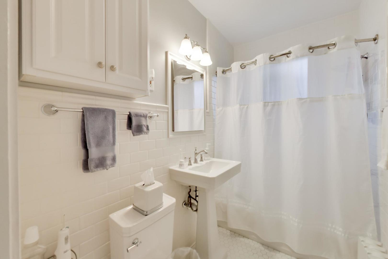 940 W Grant Drive, Des Plaines, IL 60016