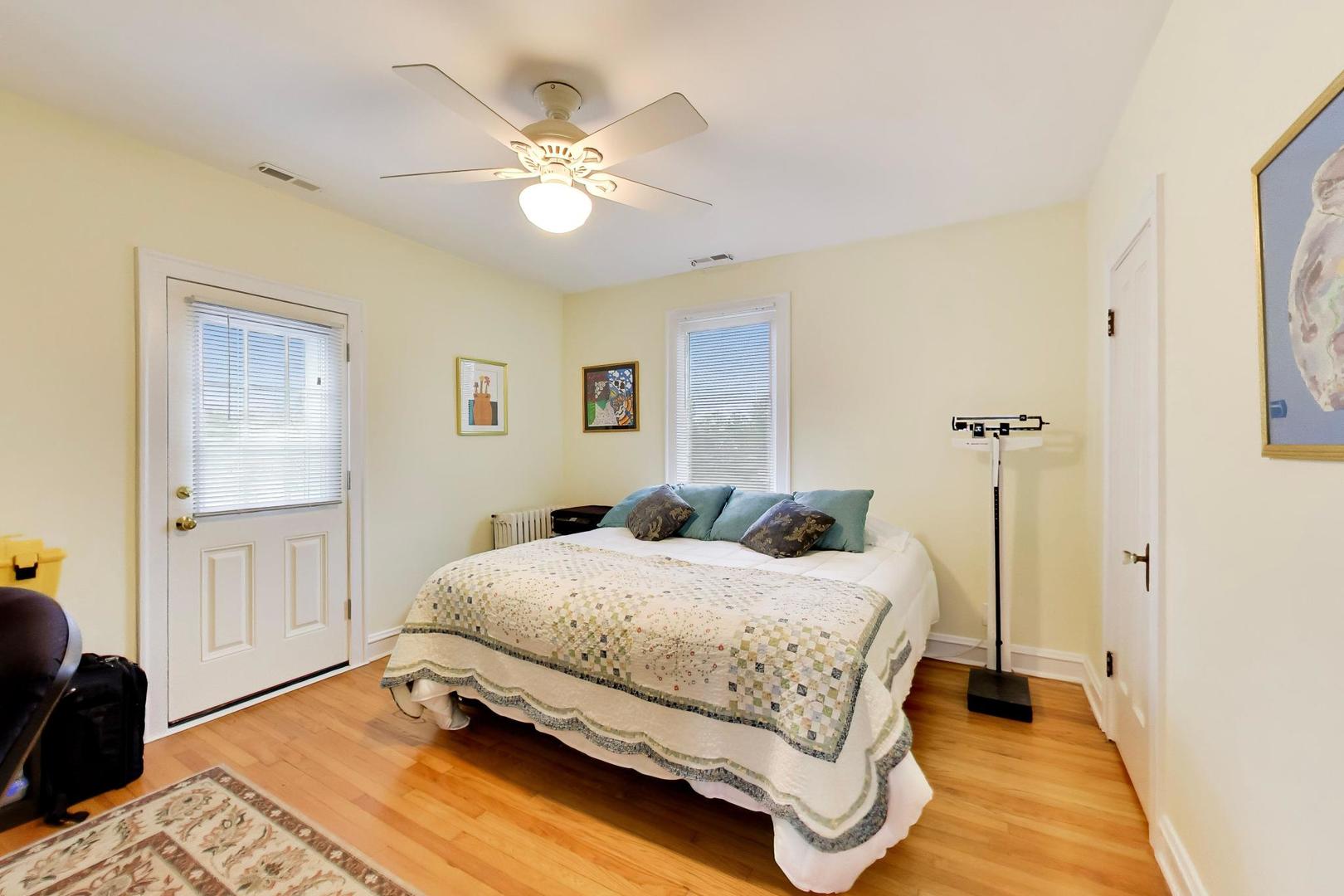 940 W Grant Drive, Des Plaines, IL 60016