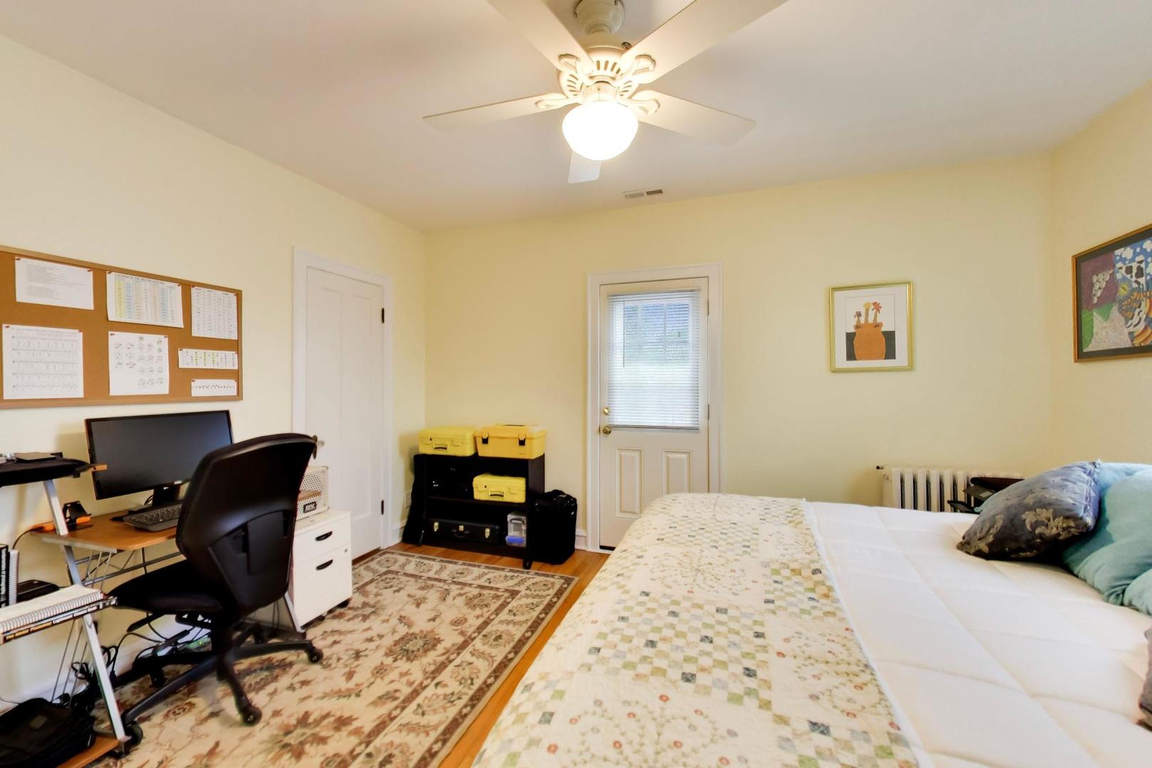 940 W Grant Drive, Des Plaines, IL 60016