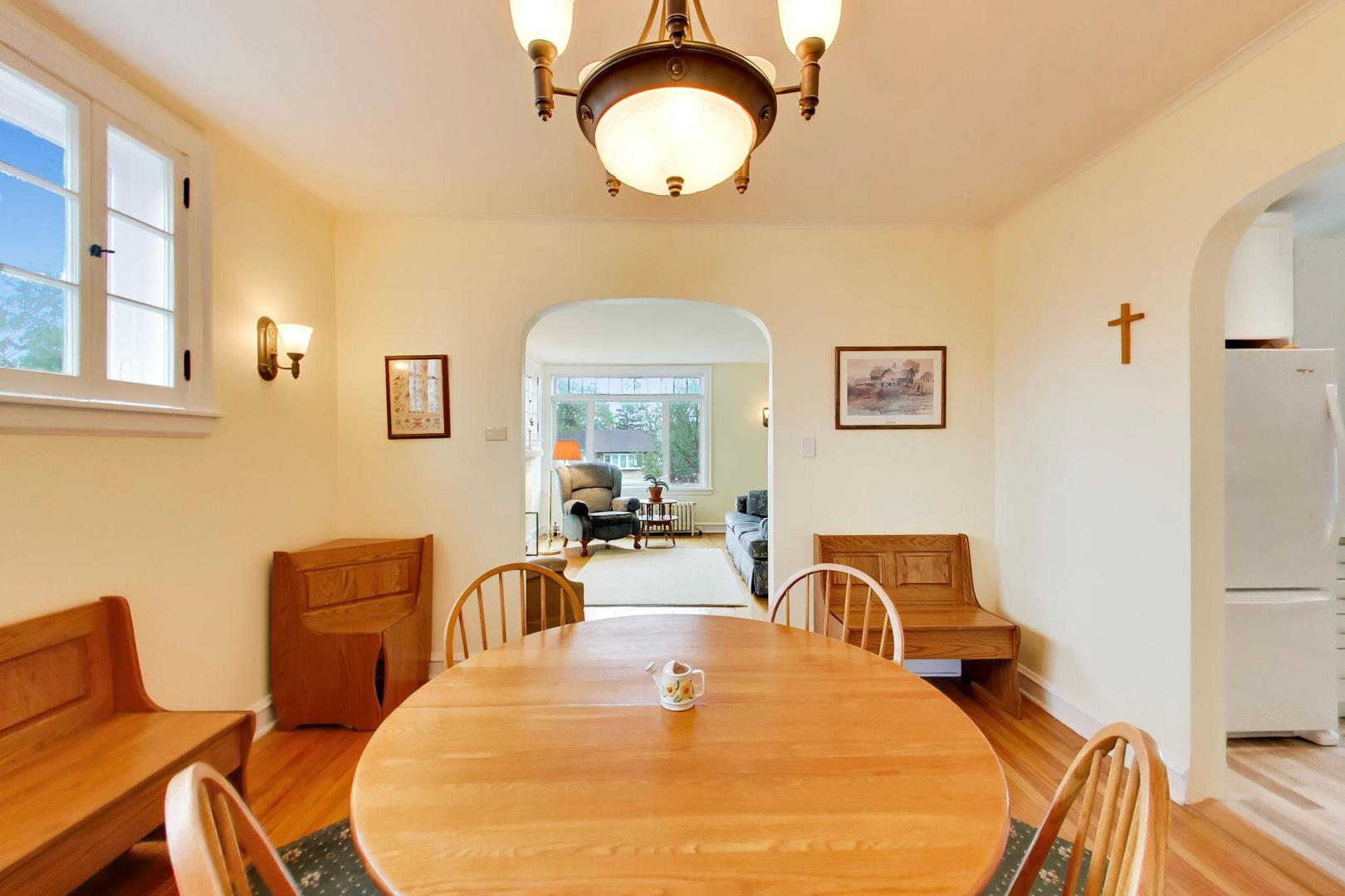 940 W Grant Drive, Des Plaines, IL 60016