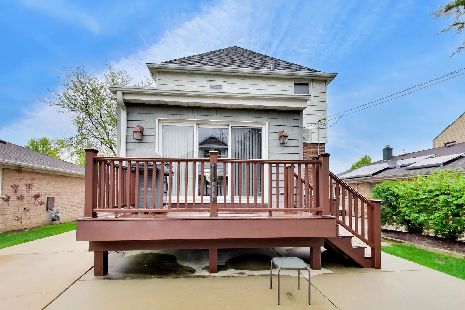 940 W Grant Drive, Des Plaines, IL 60016