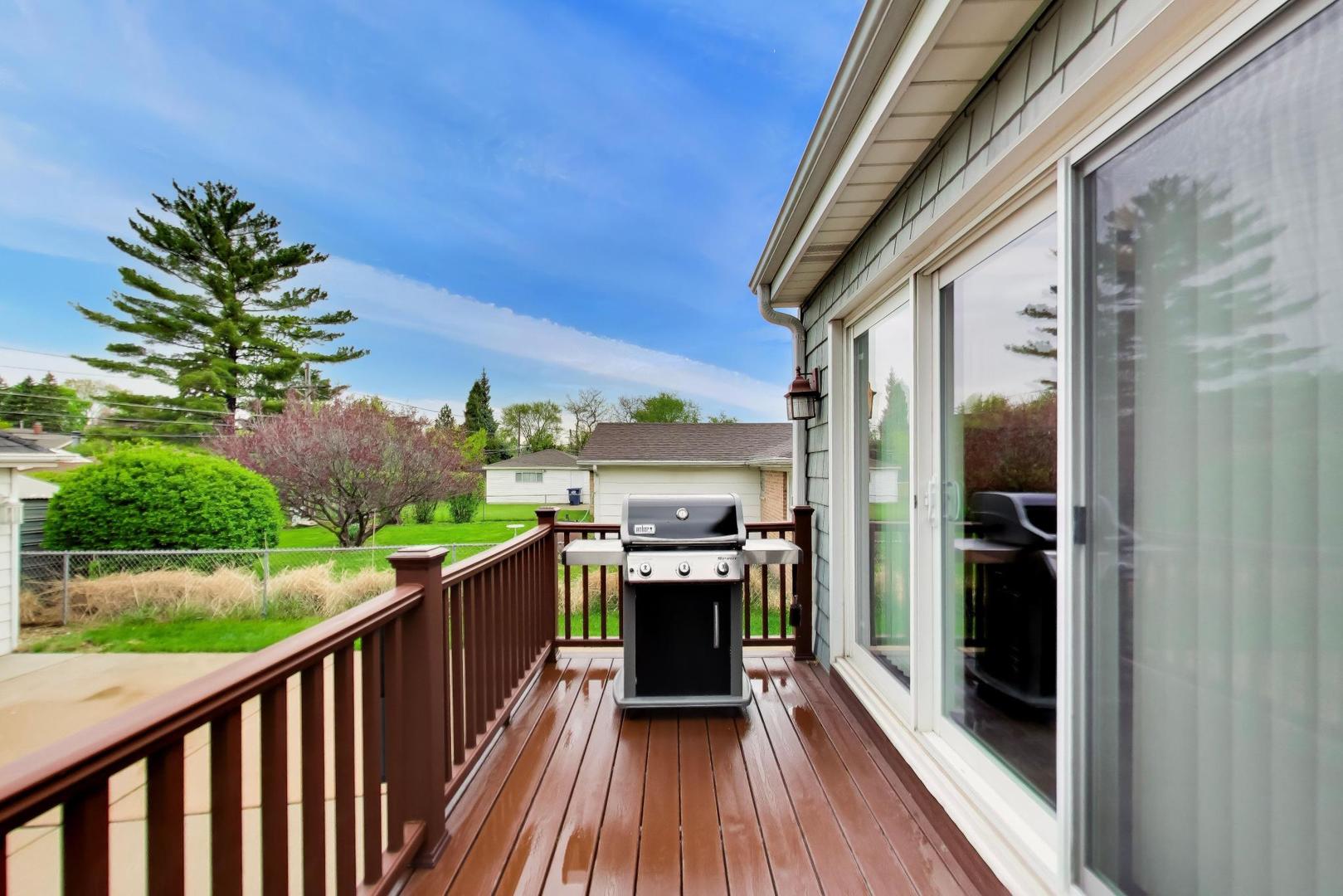 940 W Grant Drive, Des Plaines, IL 60016