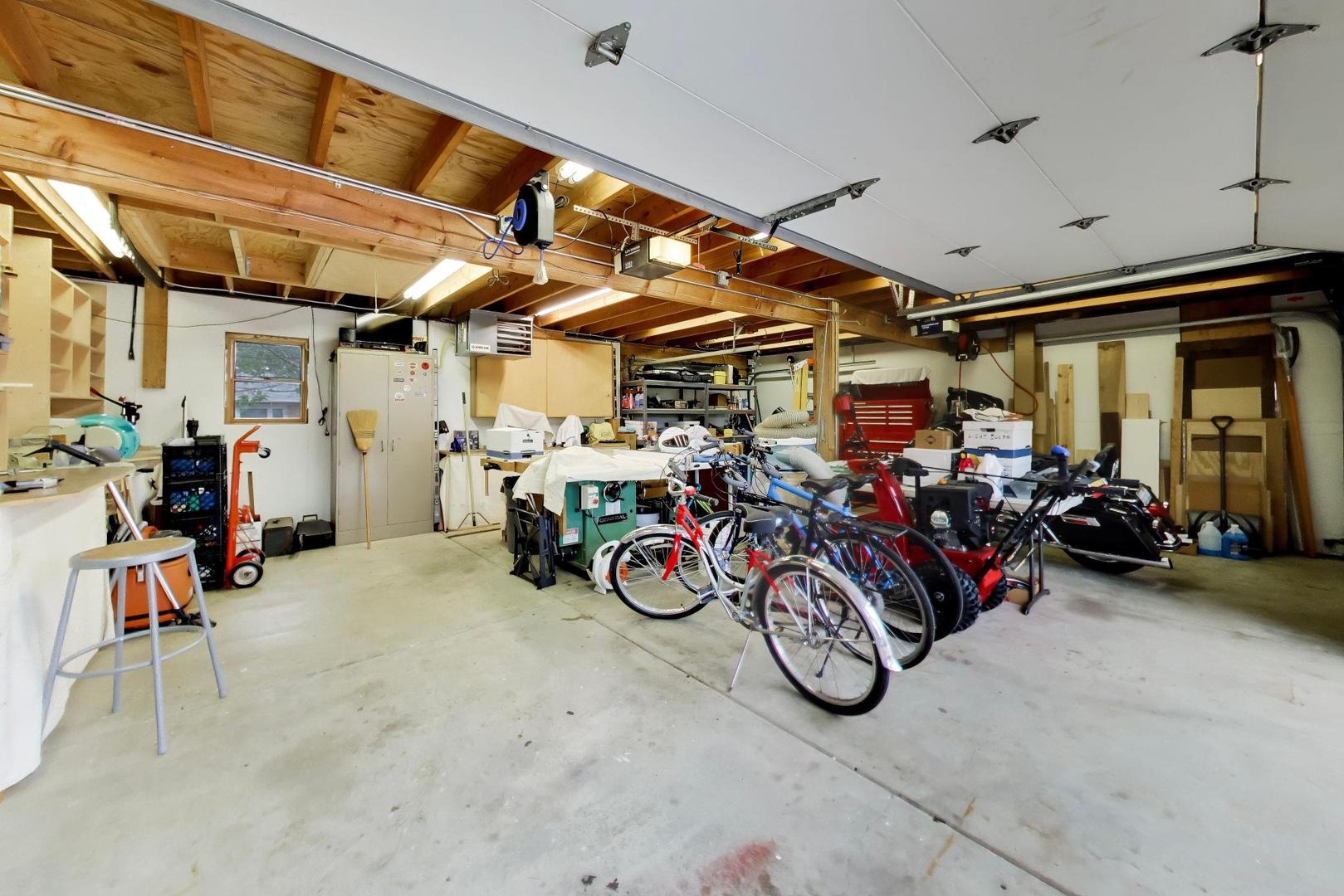 940 W Grant Drive, Des Plaines, IL 60016