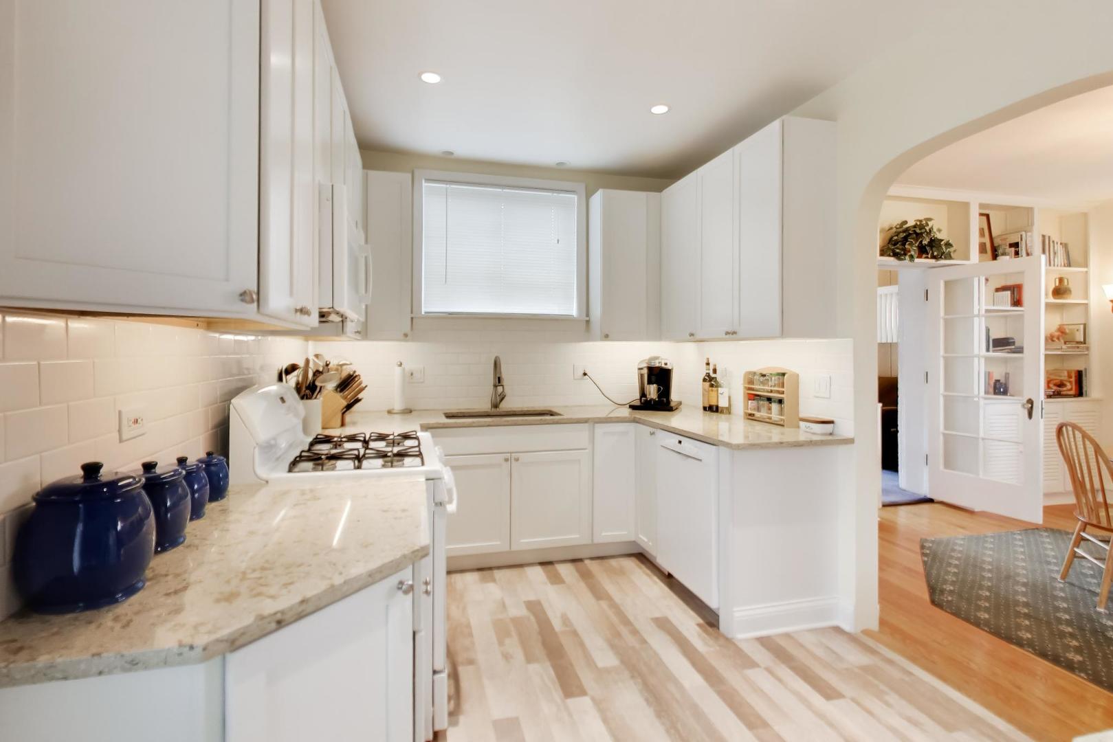 940 W Grant Drive, Des Plaines, IL 60016