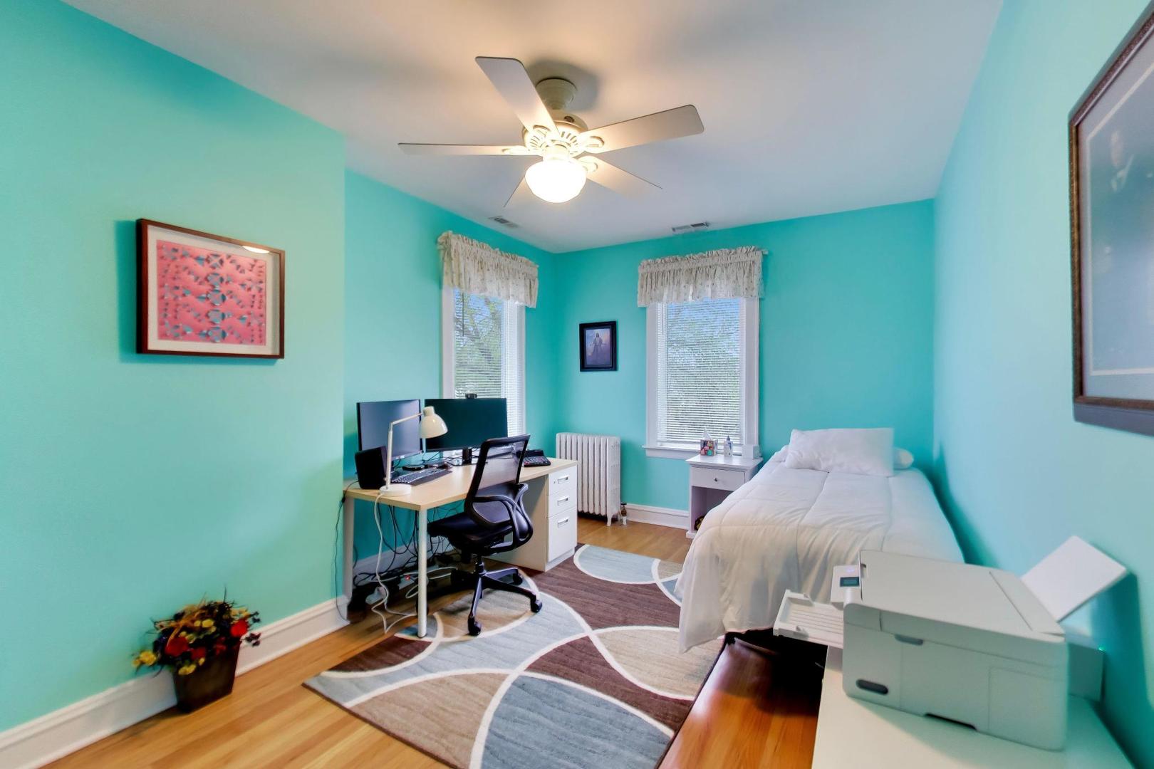 940 W Grant Drive, Des Plaines, IL 60016