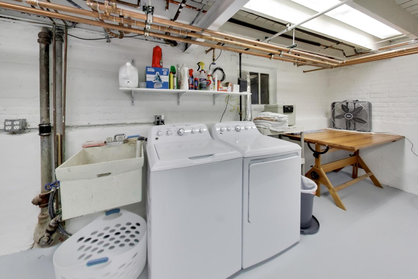 940 W Grant Drive, Des Plaines, IL 60016