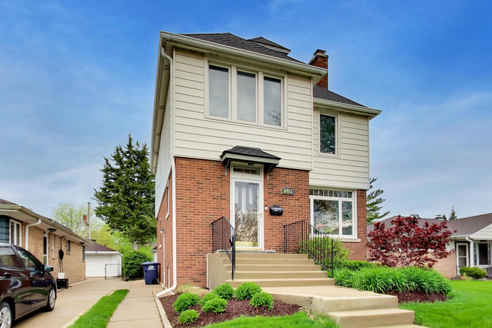 940 W Grant Drive, Des Plaines, IL 60016