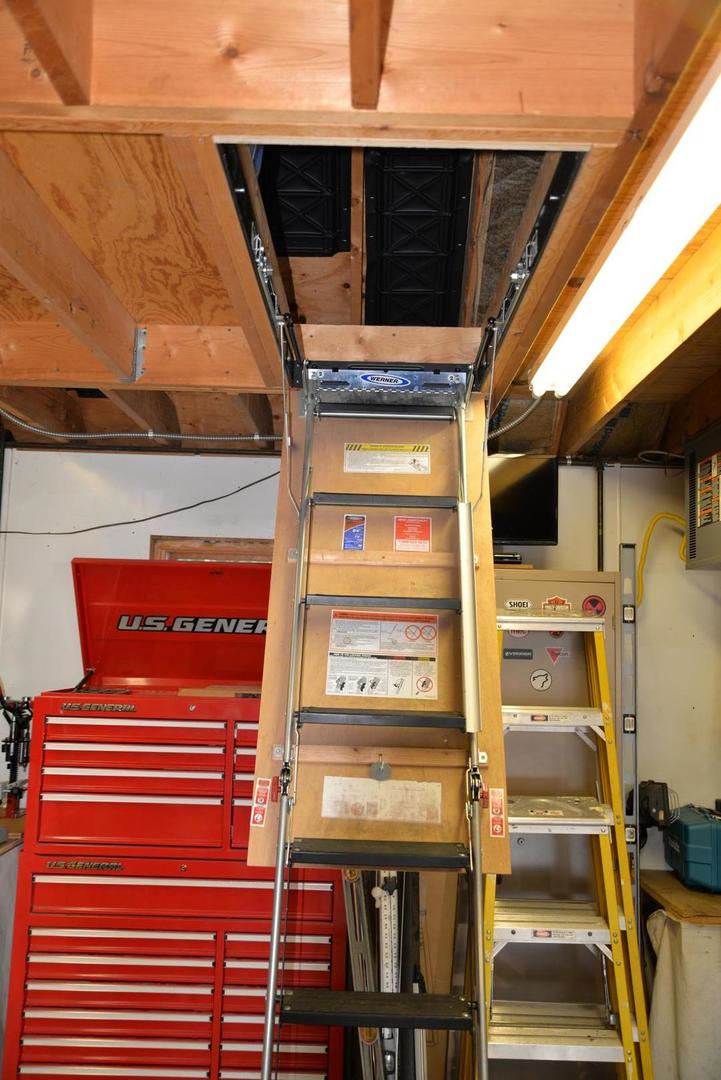 940 W Grant Drive, Des Plaines, IL 60016