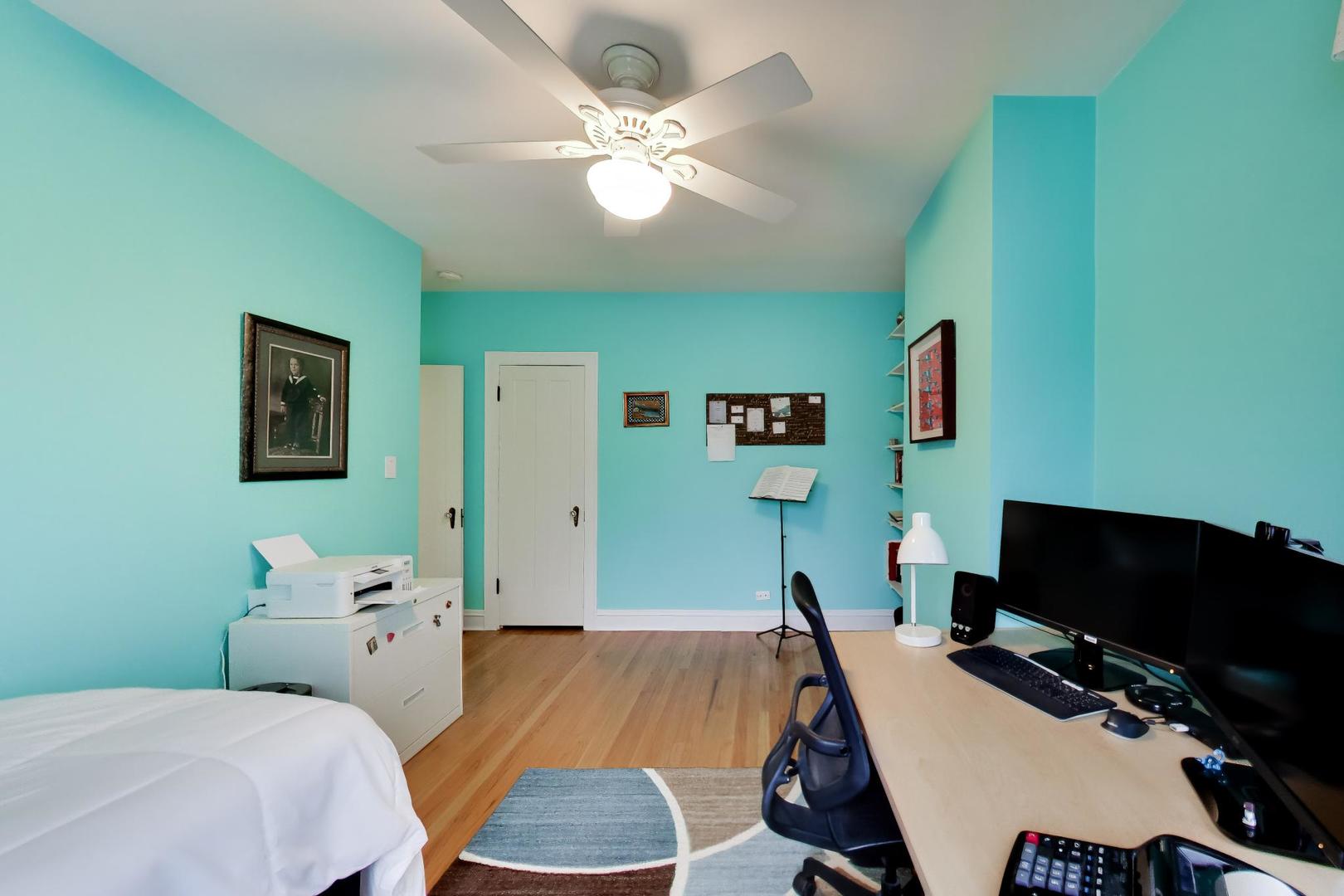 940 W Grant Drive, Des Plaines, IL 60016