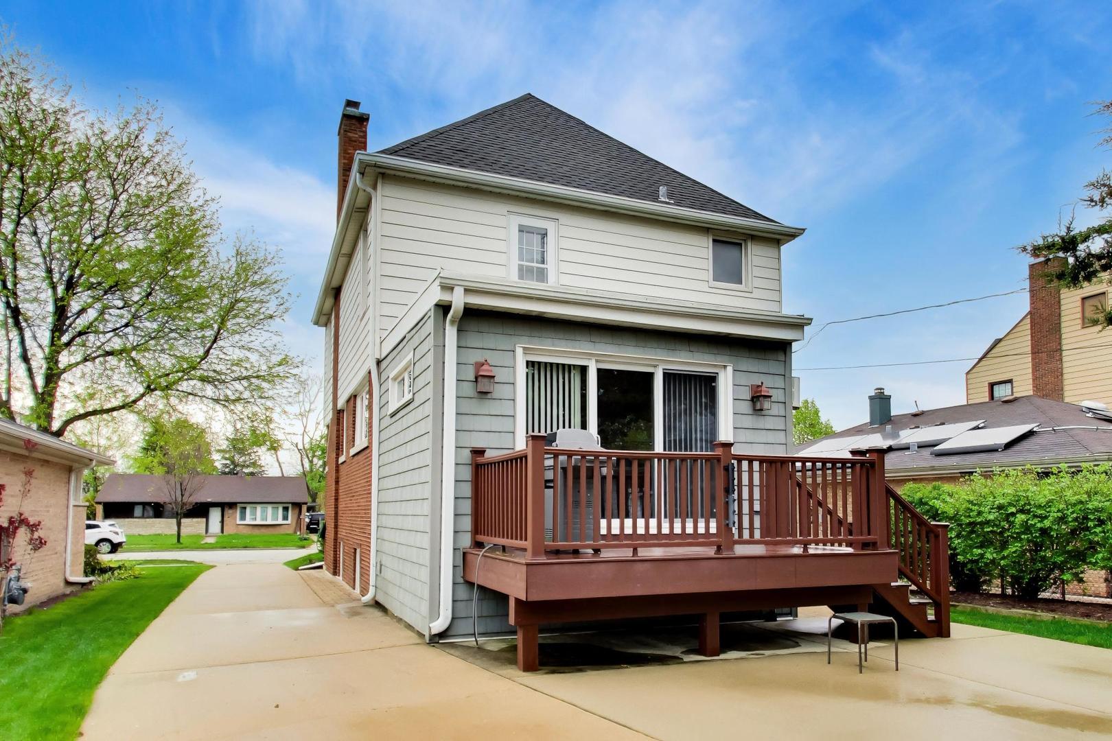 940 W Grant Drive, Des Plaines, IL 60016