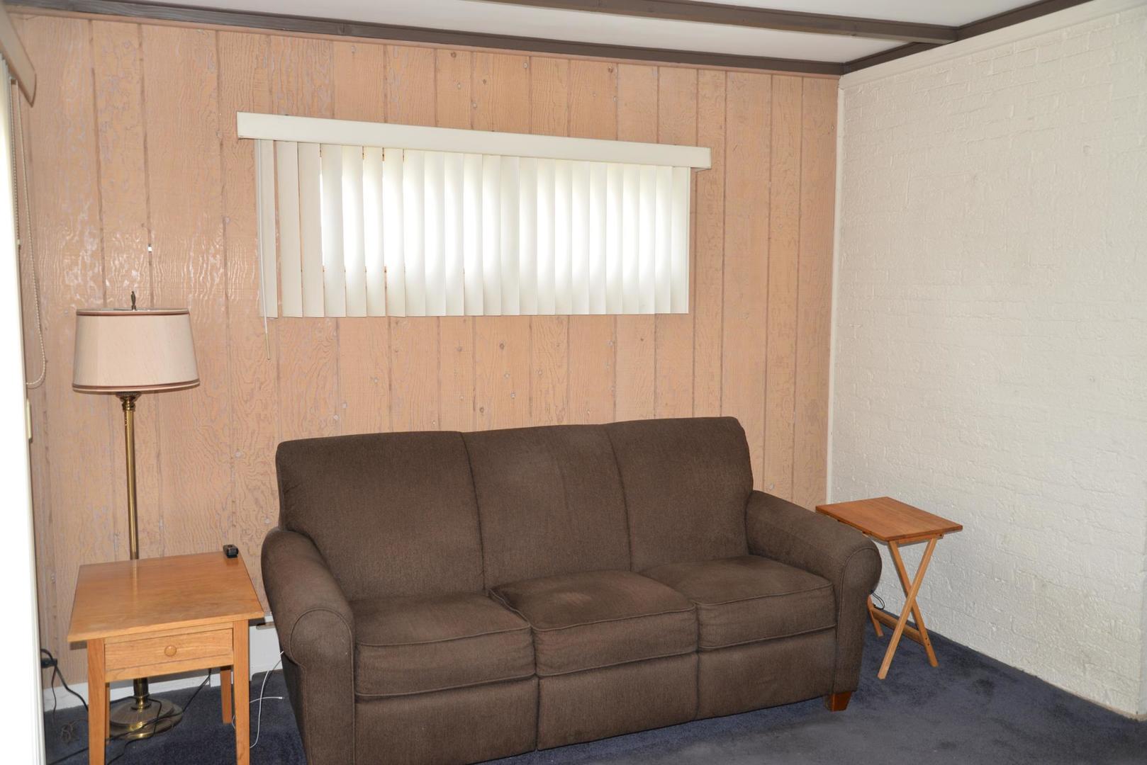 940 W Grant Drive, Des Plaines, IL 60016