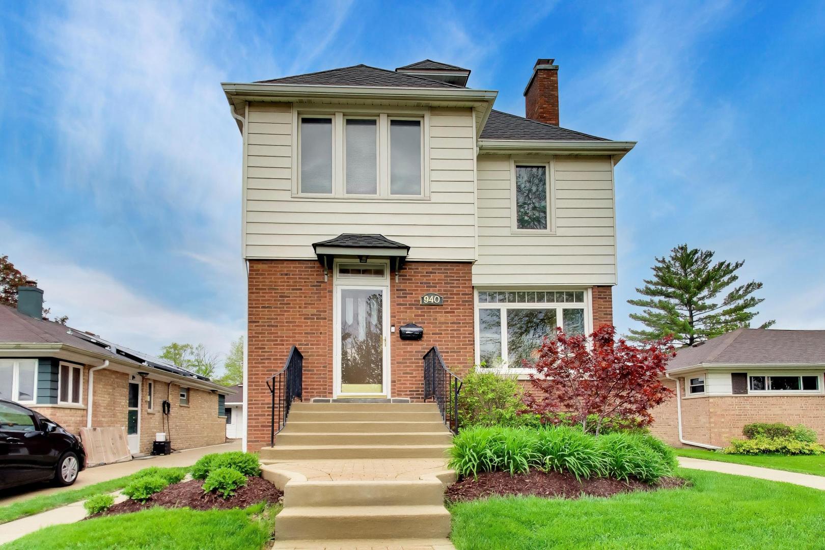 940 W Grant Drive, Des Plaines, IL 60016