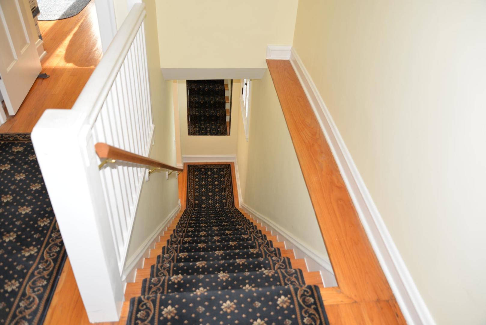 940 W Grant Drive, Des Plaines, IL 60016